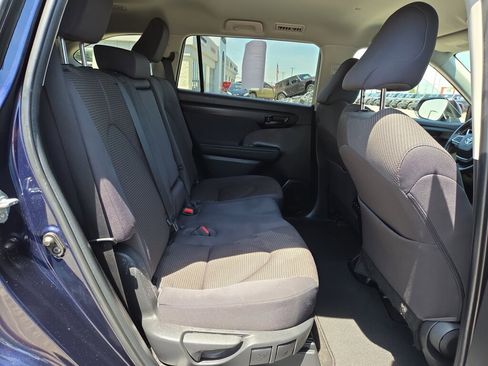Used 2023 Toyota Highlander LE AWD/4WD image 17