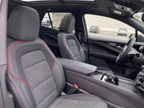 New 2025 Chevrolet Blazer EV RS image 32