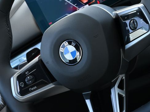 Used 2026 BMW 540i xDrive w/ M Sport Package AWD/4WD image 24