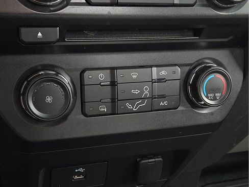 Used 2018 Ford F550 2WD Regular Cab Super Duty image 13