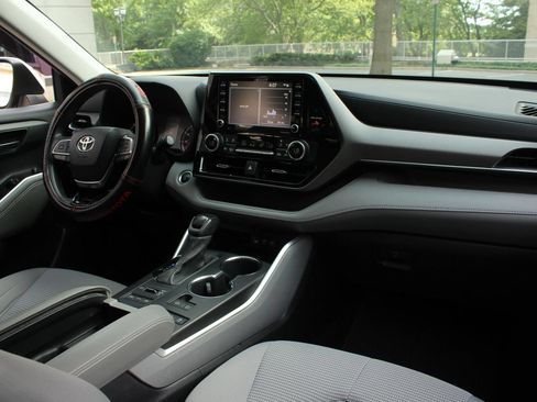 Used 2020 Toyota Highlander L AWD/4WD image 24