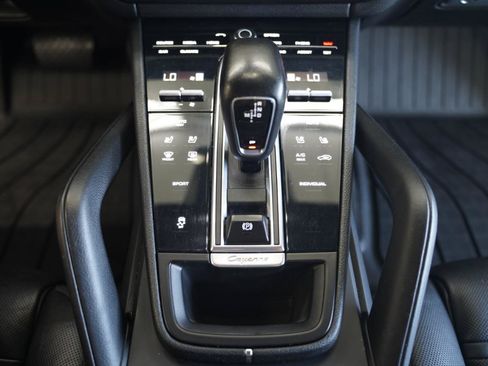 Used 2020 Porsche Cayenne AWD/4WD image 22