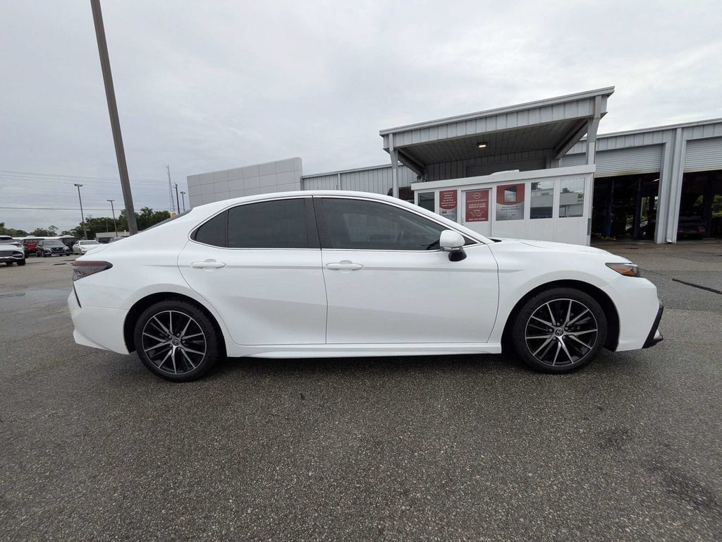 Used 2023 Toyota Camry SE FWD image 2