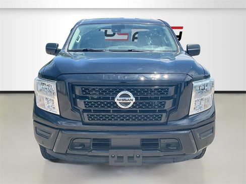 Used 2022 Nissan Titan SV w/ SV Convenience Package image 2