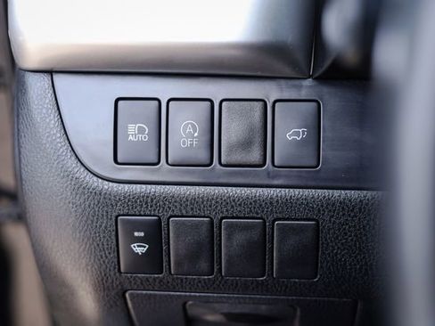 Used 2019 Toyota Highlander XLE AWD/4WD image 40