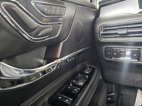 Used 2025 Lincoln Corsair AWD w/ Equipment Group 101A image 24