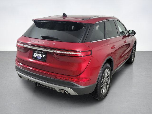 Used 2021 Lincoln Corsair AWD image 3