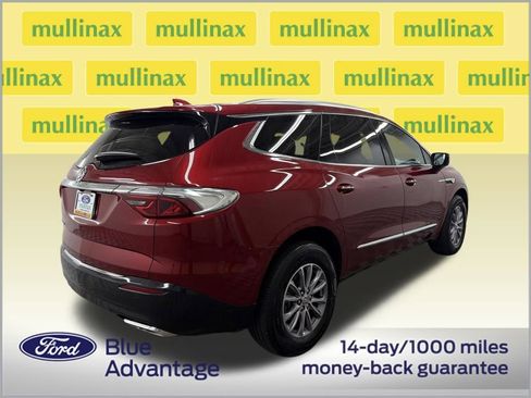 Used 2023 Buick Enclave Essence image 3