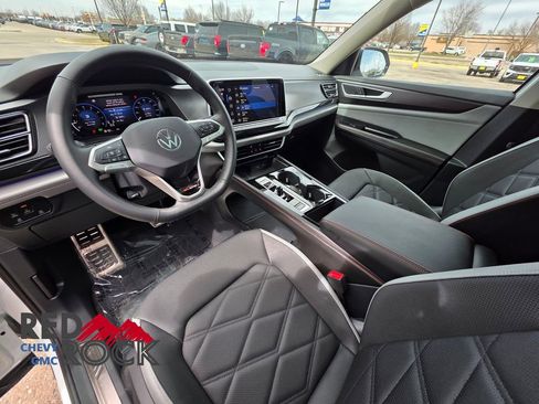 Used 2025 Volkswagen Atlas Peak Edition SE AWD/4WD image 20