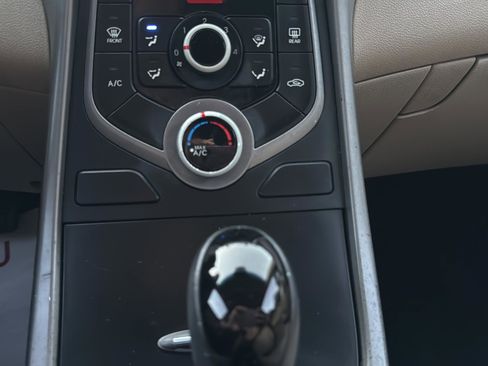 Used 2015 Hyundai Elantra SE image 23