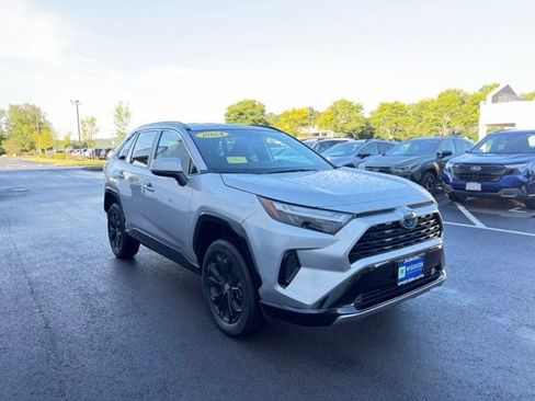 Used 2024 Toyota RAV4 SE AWD/4WD image 4
