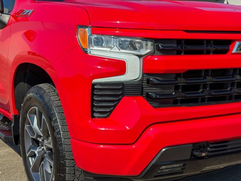 Used 2022 Chevrolet Silverado 1500 RST w/ Z71 Off-Road Package AWD/4WD image 3