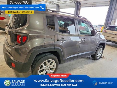 Used 2018 Jeep Renegade Latitude w/ Cold Weather Group AWD/4WD image 4