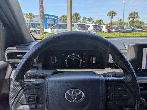 Used 2025 Toyota Tacoma SR5 AWD/4WD image 27