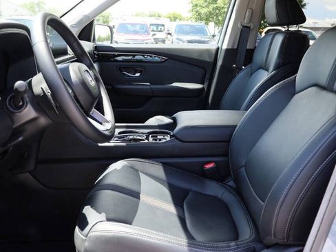 Used 2025 Honda Pilot Touring image 13