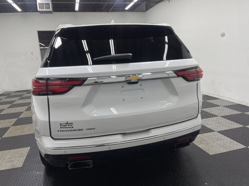 Used 2023 Chevrolet Traverse High Country image 3