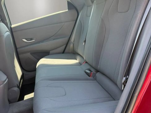 Used 2023 Hyundai Elantra SE FWD image 11