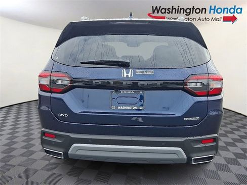 New 2025 Honda Pilot Touring image 6