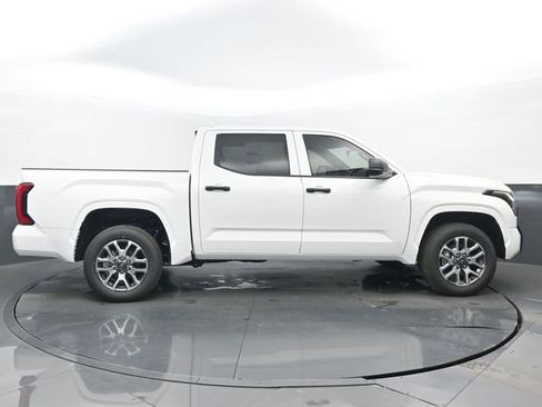 New 2026 Toyota Tundra SR image 2