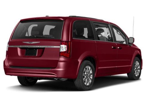 Used 2015 Chrysler Town & Country Touring FWD image 2