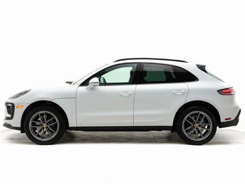 Used 2025 Porsche Macan image 2