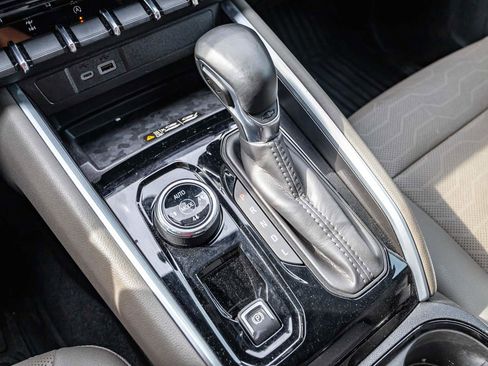 Used 2025 Chevrolet Colorado ZR2 w/ Technology Package image 18