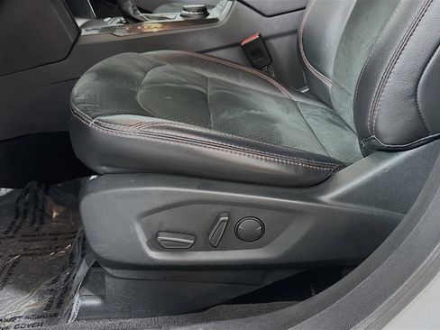 Used 2019 Ford Explorer XLT w/ Equipment Group 202A image 19