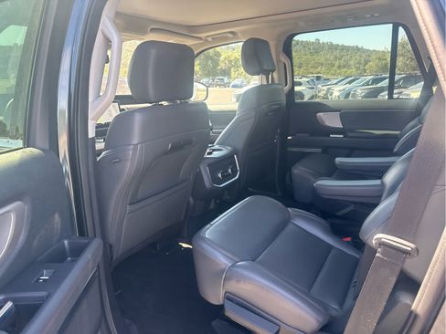 Certified 2025 Ford Expedition Active AWD/4WD image 10