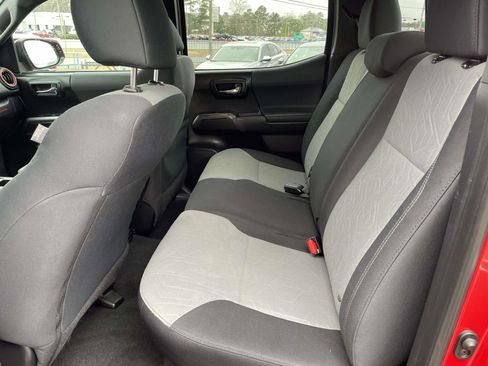 Used 2021 Toyota Tacoma TRD Off-Road image 10