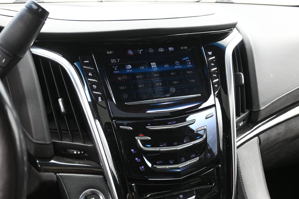Used 2018 Cadillac Escalade Platinum AWD/4WD image 14