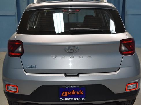 Used 2024 Hyundai Venue SEL image 26