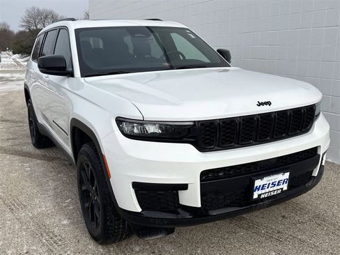 Used 2025 Jeep Grand Cherokee L Altitude image 14