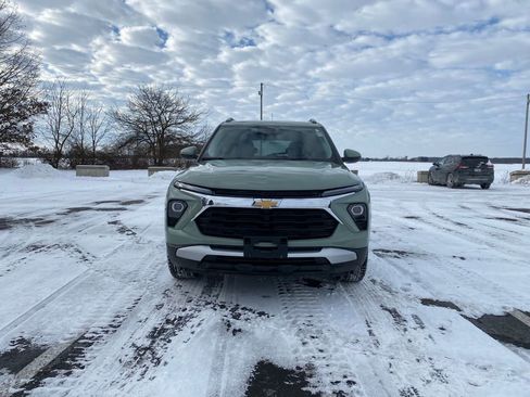 Used 2025 Chevrolet TrailBlazer LT image 2