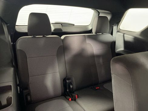 Used 2023 Chevrolet Traverse LT image 10