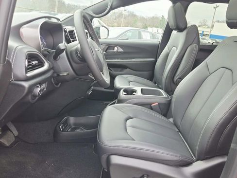 New 2026 Chrysler Pacifica Select FWD image 14