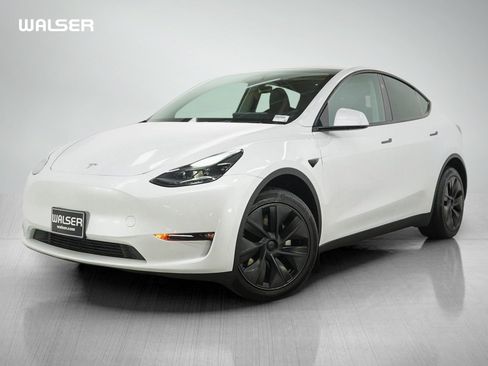 Used 2024 Tesla Model Y Long Range AWD/4WD image 1