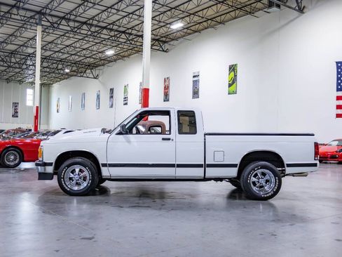 Used 1993 Chevrolet S10 Pickup 2WD Extended Cab image 4