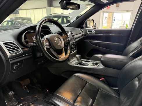 Used 2020 Jeep Grand Cherokee Limited w/ Luxury Group II image 19