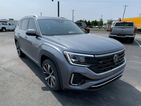 Used 2024 Volkswagen Atlas SEL Premium R-Line image 4