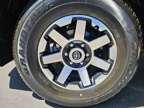 Used 2022 Toyota 4Runner TRD Off-Road Premium AWD/4WD image 16