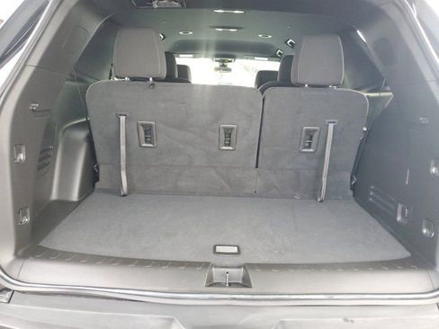 Used 2023 Chevrolet Traverse LT image 8