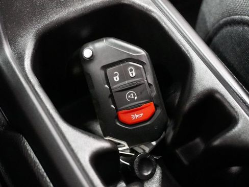 Used 2025 Jeep Wrangler Unlimited Sahara image 30