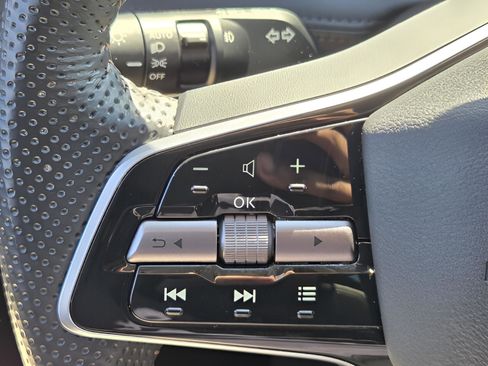 Used 2024 Nissan Ariya FWD image 25