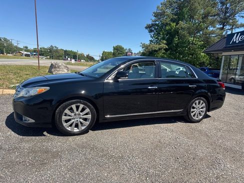 Used 2011 Toyota Avalon Limited FWD image 3