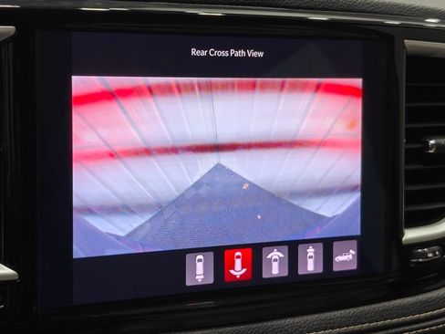 Used 2021 Chrysler Pacifica Touring-L FWD image 52