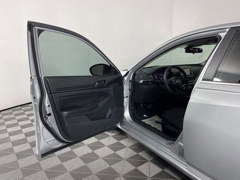 Used 2024 Nissan Altima 2.5 S FWD image 18