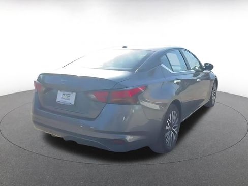 Used 2025 Nissan Altima 2.5 SV FWD image 14