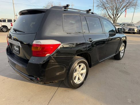 Used 2010 Toyota Highlander SE image 3