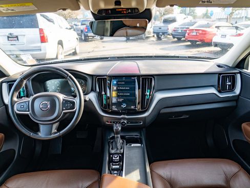 Used 2018 Volvo XC60 T5 Momentum w/ Convenience Package image 21