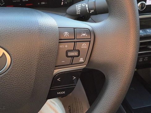 Used 2025 Toyota Camry LE image 18